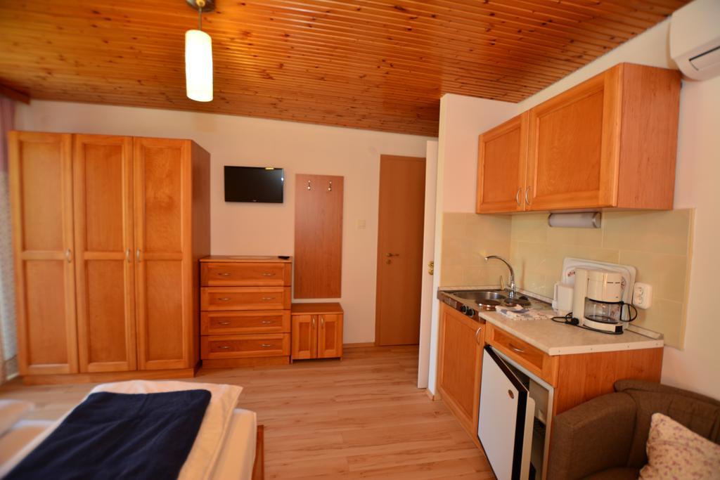 Viragoskert Apartman Хевиз Номер фото