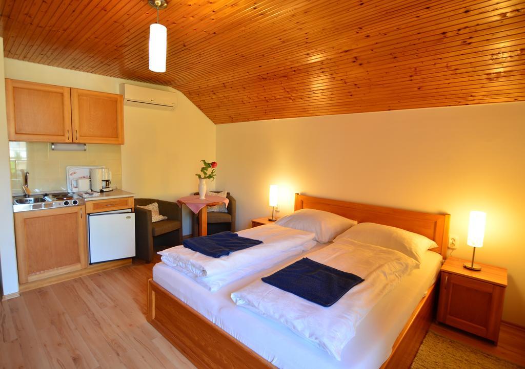 Viragoskert Apartman Хевиз Номер фото